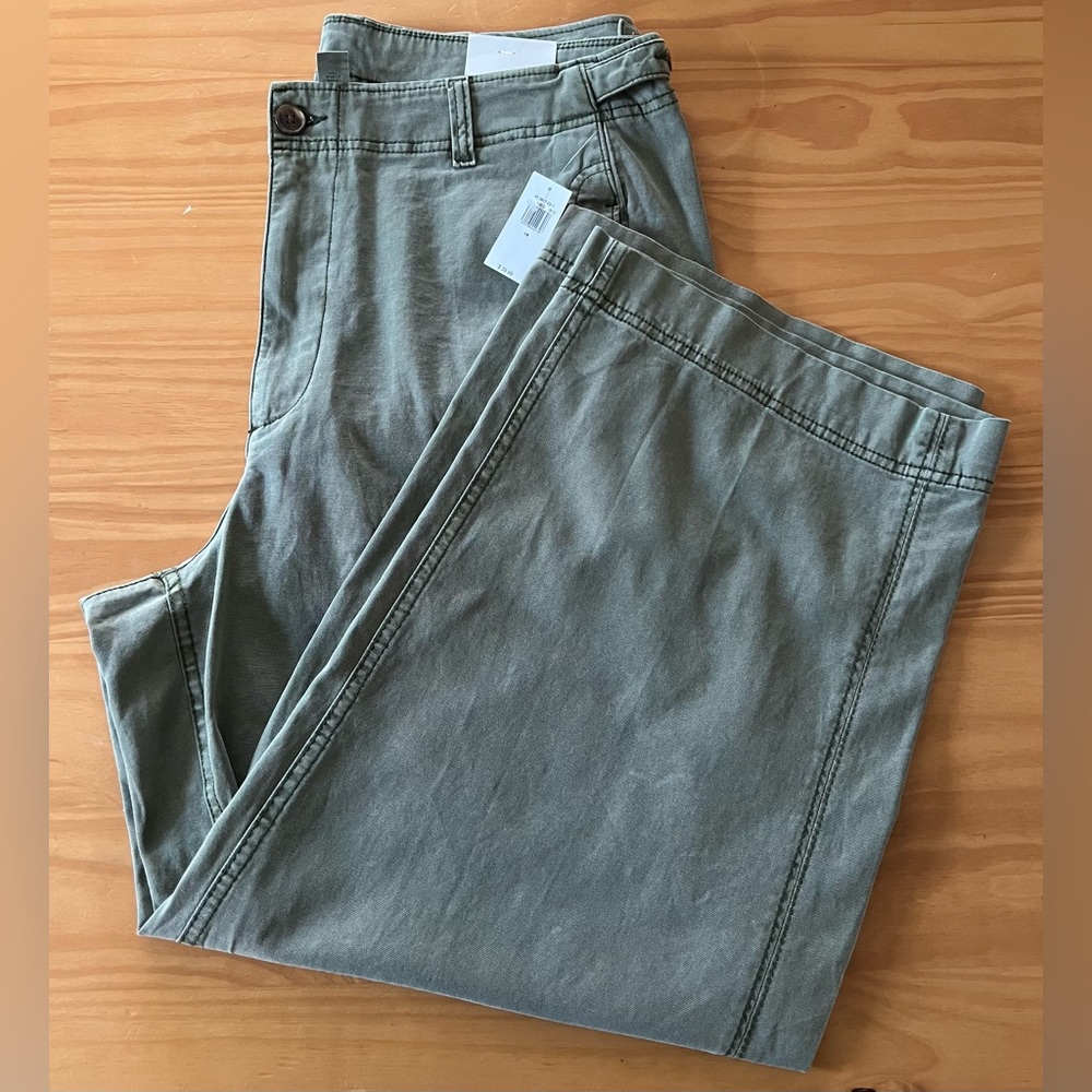 Old Navy Extra-High Waisted Wide-leg Workwear Pants in Stone Wall